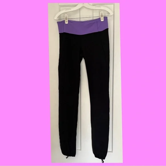 Vintage Lululemon leggings, black with purple band, size 8 - Picture 2 of 3